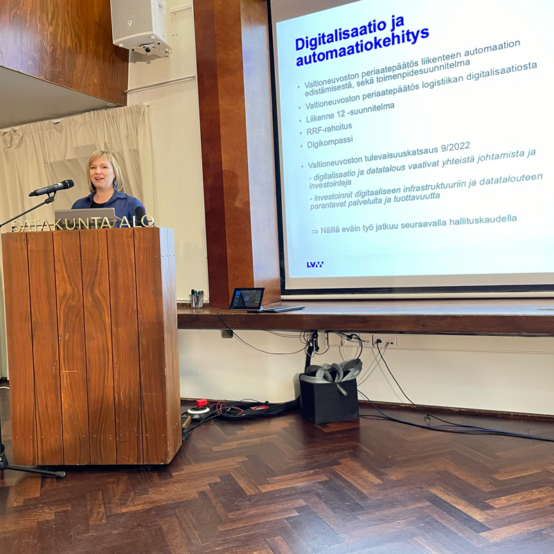 Saara Reinimäki, yksikön johtaja, Automaatioyksikkö, Liikenne- ja viestintäministeriö