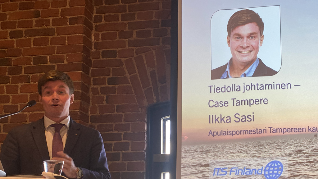 Ilkka Sasi, Tampereen kaupungin apulaispormestari, esitteli "Tiedolla johtaminen – Case Tampere"