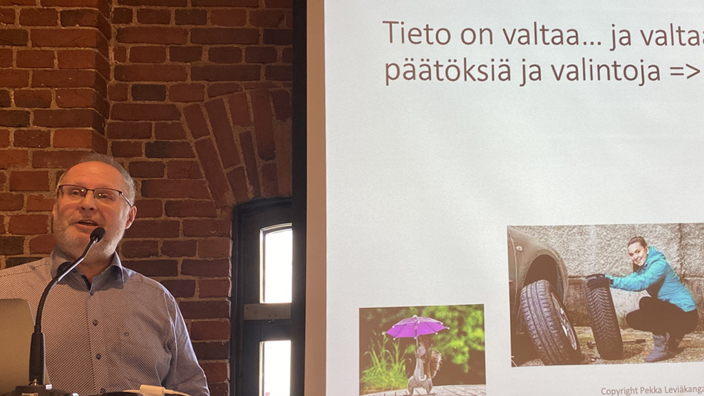 Pekka Leviäkangas, Infrastruktuurin ja liikenteen professori ja Head of Civil Engineering, käynnisti tilaisuuden puheenvuorollaan "The art of decision making"