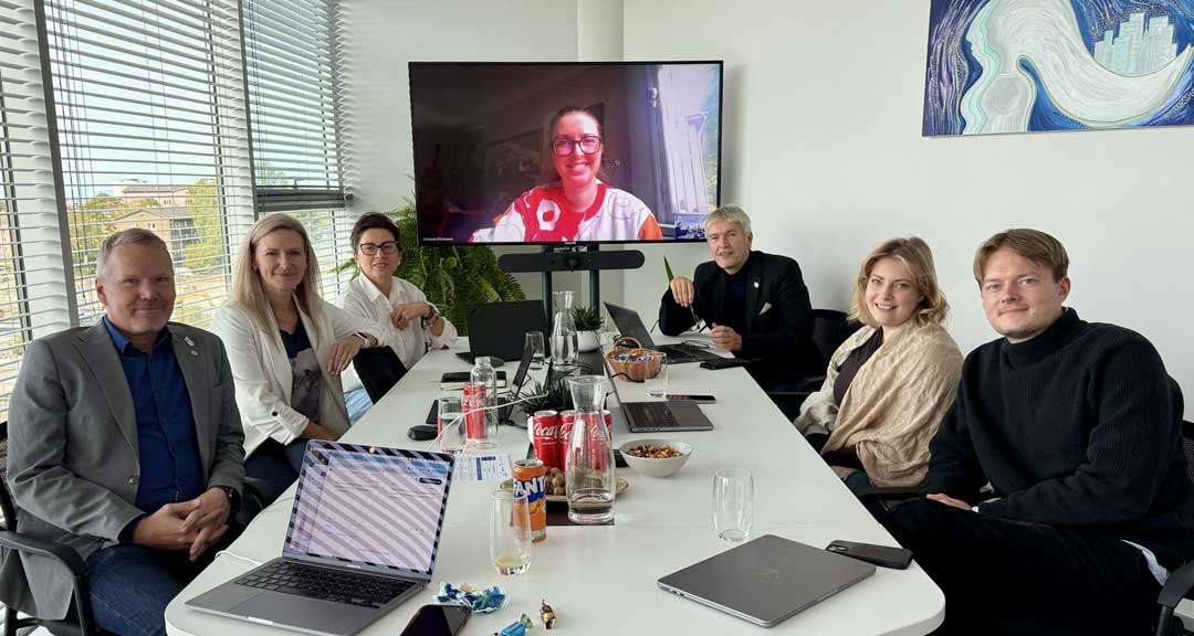Kuvassa ISMEF -projektin tekijät ITS Finland, ITL Estonia ja ITL Estonia(vasemmalta oikealle): Alex Gyllenbögel (ITSF), Jana Silaškova (ITL), Elena Kirt (ITL), Lili Kuusk (ITSE), Marko Forsblom (ITSF), Sanni Remonen (ITSF) ja Aaro Valtonen (ITSF)